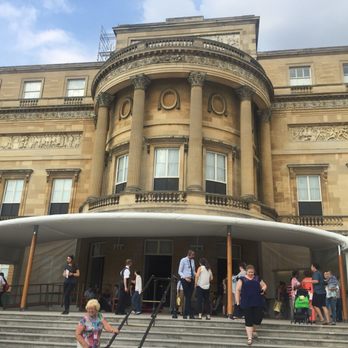 Buckingham Palace - The Royal backyard - Landmarks & Historical Buildings Near Me - London, XGL Buckingham Palace - The Royal backyard - Landmarks & Historical Buildings Near Me - London, XGL
