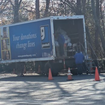 Goodwill Drop-Off - Goodwill Drop-Off Location, 2901 Randolph Road, Charlotte - Donation Center Near Me - Charlotte, North Carolina Goodwill Drop-Off - Goodwill Drop-Off Location, 2901 Randolph Road, Charlotte - Donation Center Near Me - Charlotte, North Carolina