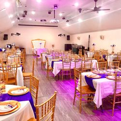 Boston Studio Rental - Double throne chair and Chiavari seating set the stage for a beautiful wedding reception.