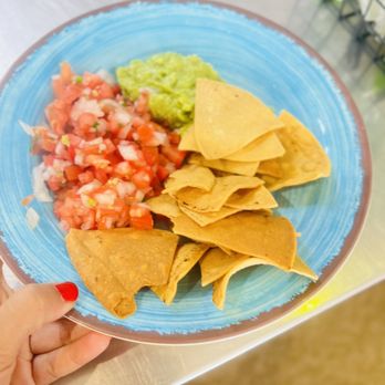 Coco Loco - Chips & guac - Cocktail Bars Near Me - San José del Cabo, BCS