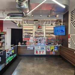 Red Star Vapor & Smoke - Interior - Vape shop overview