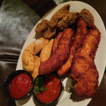 Bella's Italian Cafe - Sample appetizer, fried mushrooms, ravioli and chicken - Italian Near Me - Savannah, Georgia