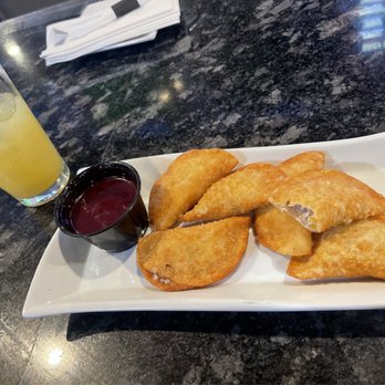 Muddy Cow - Duck wonton, and a painkiller - Sports Bars Near Me - Shakopee, Minnesota