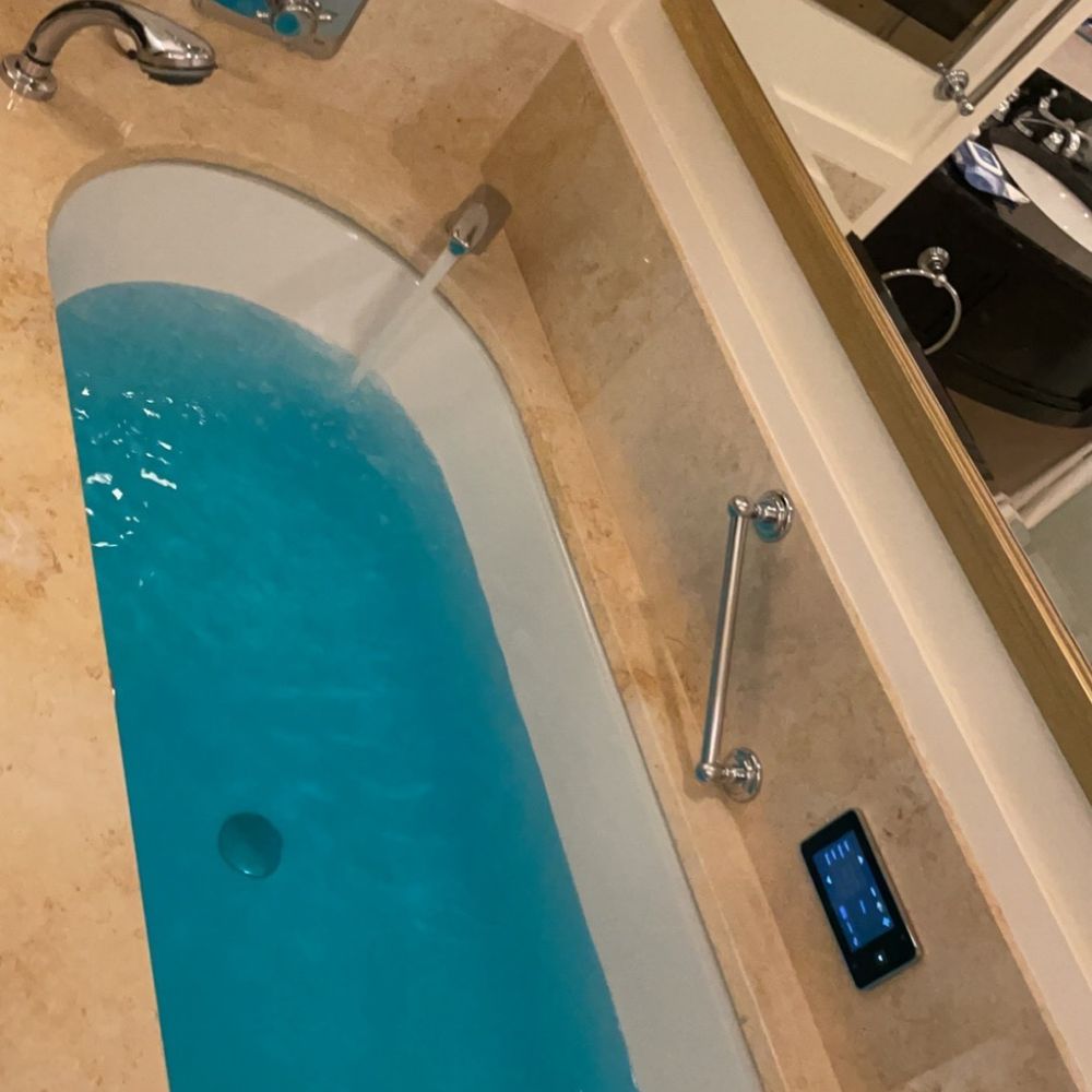 The Peninsula Chicago - Bath tub - Hotels Near Me - Chicago, Illinois The Peninsula Chicago - Bath tub - Hotels Near Me - Chicago, Illinois