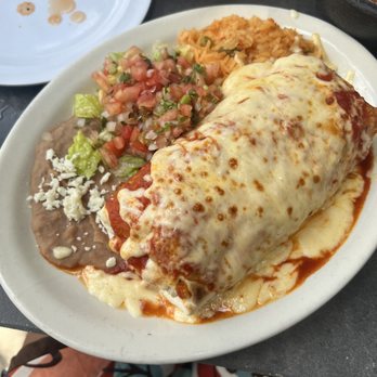 La Cantina Grill - Chicken Tinga Burrito - Mexican Near Me - Chicago, Illinois La Cantina Grill - Chicken Tinga Burrito - Mexican Near Me - Chicago, Illinois