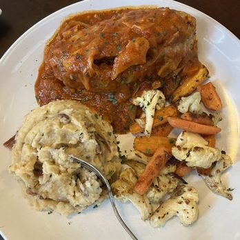 Mavis Winkles Irish Pub - Stuffed Cabbage dinner - Irish Pub Near Me - Twinsburg, Ohio Mavis Winkles Irish Pub - Stuffed Cabbage dinner - Irish Pub Near Me - Twinsburg, Ohio