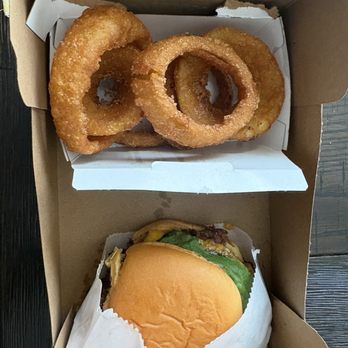 Shake Shack Menlo Park - Double ShackBurgerand Onion Rings - Burgers Near Me - Edison, New Jersey Shake Shack Menlo Park - Double ShackBurgerand Onion Rings - Burgers Near Me - Edison, New Jersey