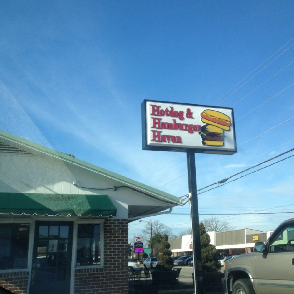Hot Dog and Hamburger Haven - Outside of the Hotdog and Hamburger Haven - Burgers Near Me - Dunn, North Carolina