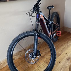 Trek Bicycle Montrose - Women's "Project One" Trek Rail 9.8
