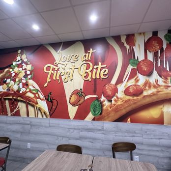 Pizza Twist - Interior - Pizza Near Me - Northridge, California Pizza Twist - Interior - Pizza Near Me - Northridge, California