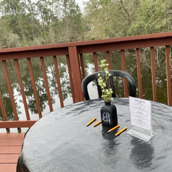 Back Porch - Outdoor dining near the water - American Near Me - Lake Alfred, Florida