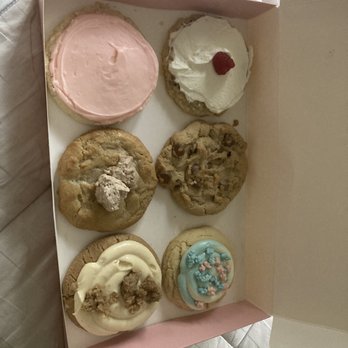Crumbl - Orange - Berry, chocolate chip, cotton candy, sugar cookie, Caramel apple, cinnamon fry bread - Bakeries Near Me - Orange, California Crumbl - Orange - Berry, chocolate chip, cotton candy, sugar cookie, Caramel apple, cinnamon fry bread - Bakeries Near Me - Orange, California