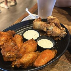 Walk-On's Sports Bistreaux - New Orleans - Buffalo wings and Louisiana kick wings
