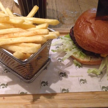 Crown Hotel - Crown burger and chips - Hotels Near Me - Chertsey, SRY Crown Hotel - Crown burger and chips - Hotels Near Me - Chertsey, SRY