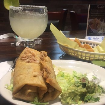 Casa Pasilla - Chili Verde Chimichanga and margarita - Mexican Near Me - Valencia, California