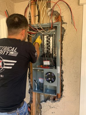 Tradesman Electric Logo