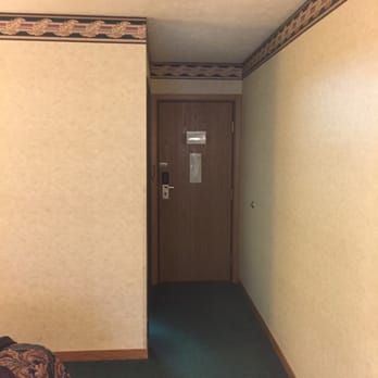 BURGUNDY INN AND SUITES - Hotels Near Me - El Paso, Illinois BURGUNDY INN AND SUITES - Hotels Near Me - El Paso, Illinois