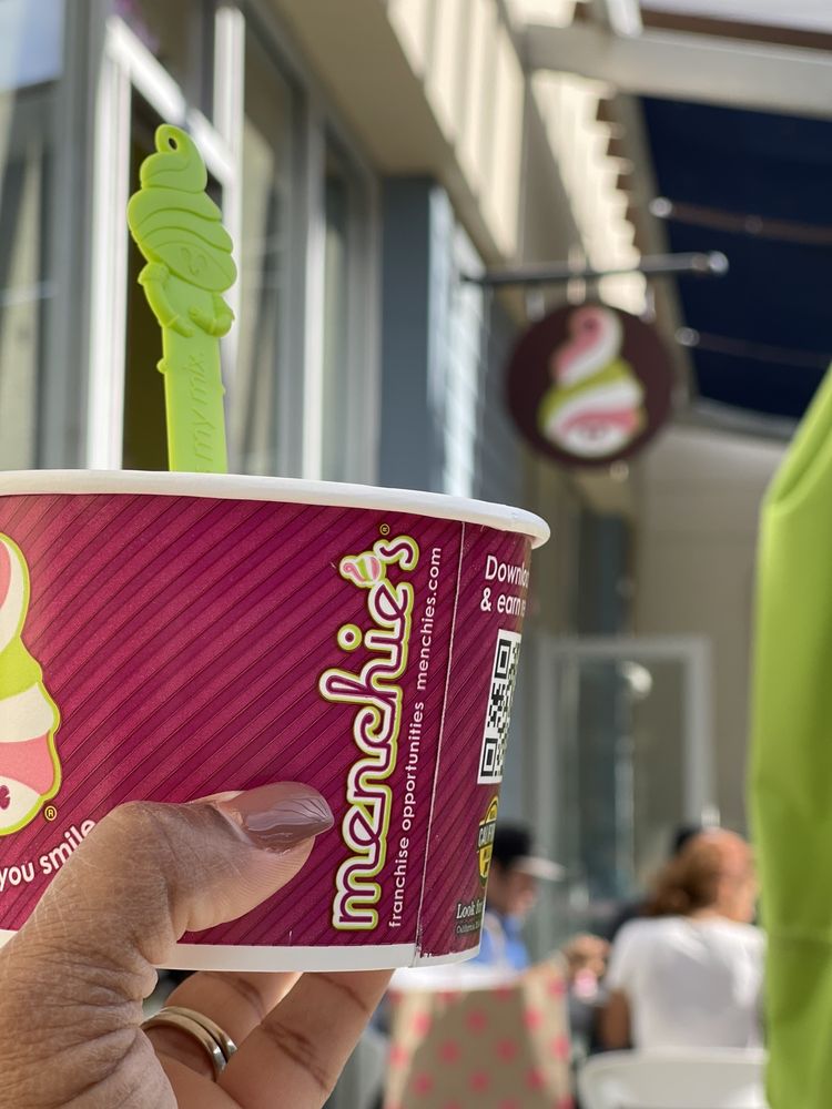 MENCHIE’S Updated August 2024 102 Photos & 53 Reviews 667 Town