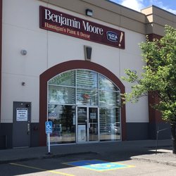 Hannigan's Paint & Decor - The store front from the parking lot.