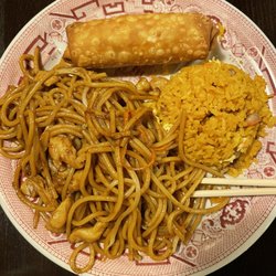 Asian Tea House - C13. Chicken Lo Mein with Egg Roll Dinner. Nice portion. Good flavor