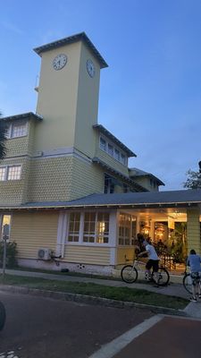 Peninsula Bed & Cocktails by null