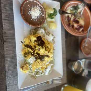 Karnes en Su Jugo - Chilaquiles - Mexican Near Me - Tijuana, BCN Karnes en Su Jugo - Chilaquiles - Mexican Near Me - Tijuana, BCN