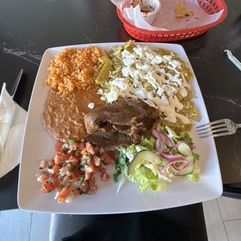 Mariscos Los Reyes - Chilaquiles en salsa verde con huevo y carne - Seafood Near Me - Richmond, California Mariscos Los Reyes - Chilaquiles en salsa verde con huevo y carne - Seafood Near Me - Richmond, California