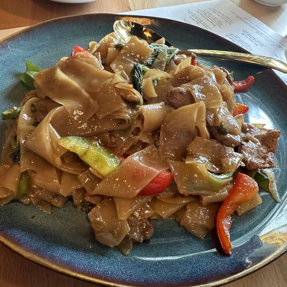 TALAY - Pad Kee Mow (Flat rice noodles, bell peppers, Thai basil, chili, Talay's spicy wok sauce). Good! - Thai Near Me - Orlando, Florida TALAY - Pad Kee Mow (Flat rice noodles, bell peppers, Thai basil, chili, Talay's spicy wok sauce). Good! - Thai Near Me - Orlando, Florida