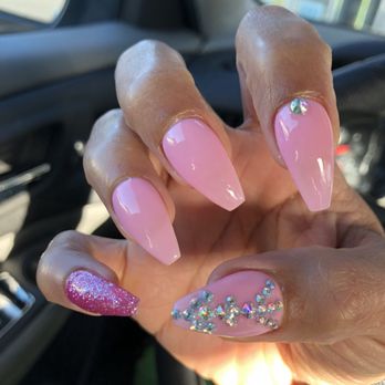 Queen's Nails and Spa - Right hand - Nail Salons Near Me - Concord, California