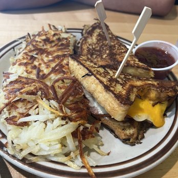 Mo's Egg House - monte cristo - Breakfast & Brunch Near Me - Redmond, Oregon Mo's Egg House - monte cristo - Breakfast & Brunch Near Me - Redmond, Oregon