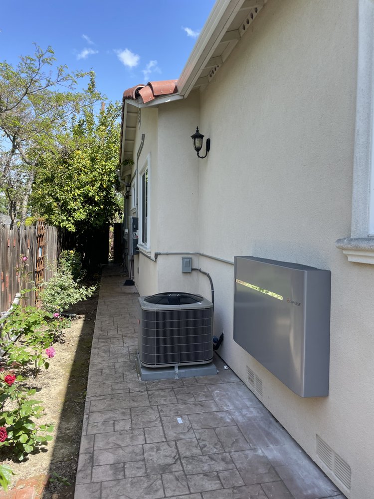 Slide of Ilum Solar