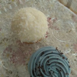 a cupcake and a cupcake