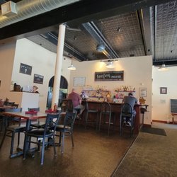 Riverfront Barbeque & Grille - Great ambience!