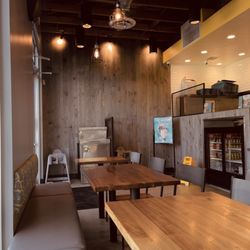 Ono Hawaiian BBQ - Dining area
