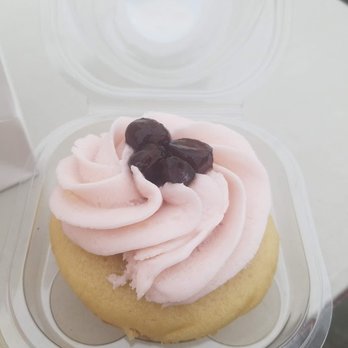 Kalani Kakes - Taro Milk Tea cupcake: topped with tapioca pearls and taro-flavored frosting. It had a filling, too, but I'm not sure what it was but yum! - Cupcakes Near Me