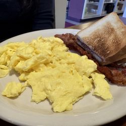 Ginny Rae's - Scrambled eggs with bacon and toast