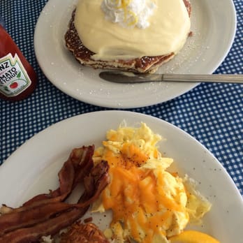 Moke's Bread & Breakfast - AMAZING BREAKFAST! MUST TRY THE PANCAKES! - Breakfast & Brunch Near Me - Kailua, Hawaii