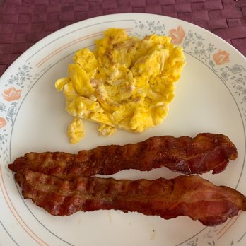 Mom's Kitchen - Scrambled Eggs and Bacon. - Breakfast & Brunch Near Me - Vista, California