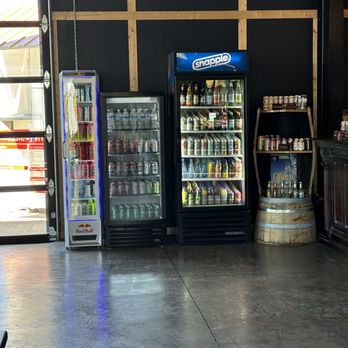 The Pines Dine - Drinks inside - Food Trucks Near Me - Lincoln City, Oregon
