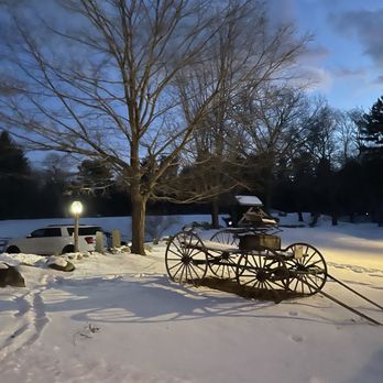 Longfellow's Wayside Inn - American Near Me - Sudbury, Massachusetts