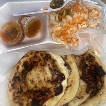 Pupusas to go - Pollo y Queso Pupusa - Salvadoran Near Me - Dallas, Texas Pupusas to go - Pollo y Queso Pupusa - Salvadoran Near Me - Dallas, Texas