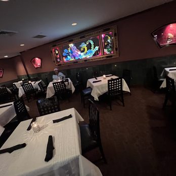 Hsu's Atlanta - a restaurant with tables and chairs - Chinese Near Me - Atlanta, Georgia Hsu's Atlanta - a restaurant with tables and chairs - Chinese Near Me - Atlanta, Georgia