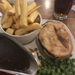 Castle Carvery-Bowthorpe - Steak and ale pie