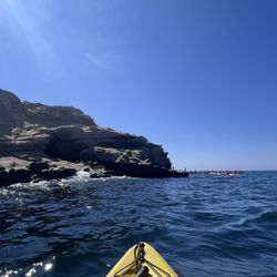 La Jolla Sea Cave Kayaks - Kayak toward the caves