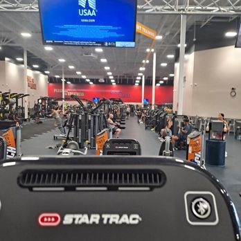 CRUNCH FITNESS - CEDAR PARK - Updated January 2026 - 44 Photos & 28
