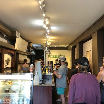 Sirena Gelato - customers at the counter - Ice Cream & Frozen Yogurt Near Me - Kirkland, Washington