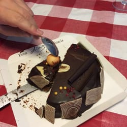 Díaz - Lo que va quedando de la Tarta Sacher de la pasteleria Diaz