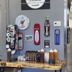 The Chuckwagon 719 - Sauces & hot sauces (the bbq sauces are delicious!)