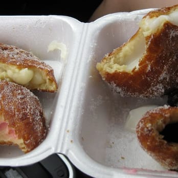 Leonard's Bakery - Custard, Coconut, Lilikoi, Chocolate - Bakeries Near Me - Honolulu, Hawaii