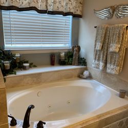 Happy Cleaners DFW  - Master bathroom tub cleaning. Mansfield, TX.